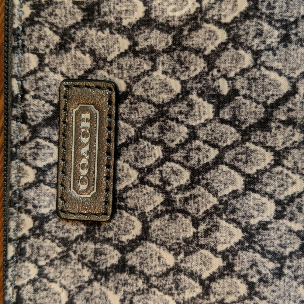 COACH wristlet NWOT - Picture 2 of 4